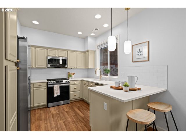 9066 Sw MONTEREY Pl, Portland, OR 97225