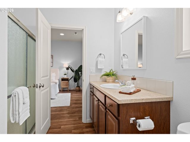 9066 Sw MONTEREY Pl, Portland, OR 97225