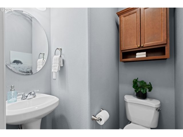 9066 Sw MONTEREY Pl, Portland, OR 97225