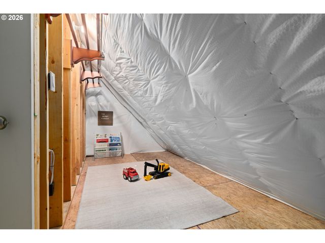 9066 Sw MONTEREY Pl, Portland, OR 97225
