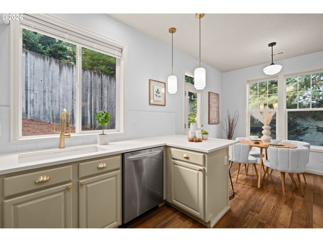 9066 Sw MONTEREY Pl, Portland, OR 97225