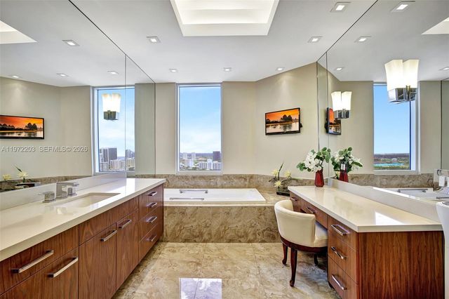 21200 Point Place PH2804, Aventura, FL 33180