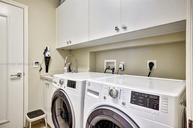 21200 Point Place PH2804, Aventura, FL 33180