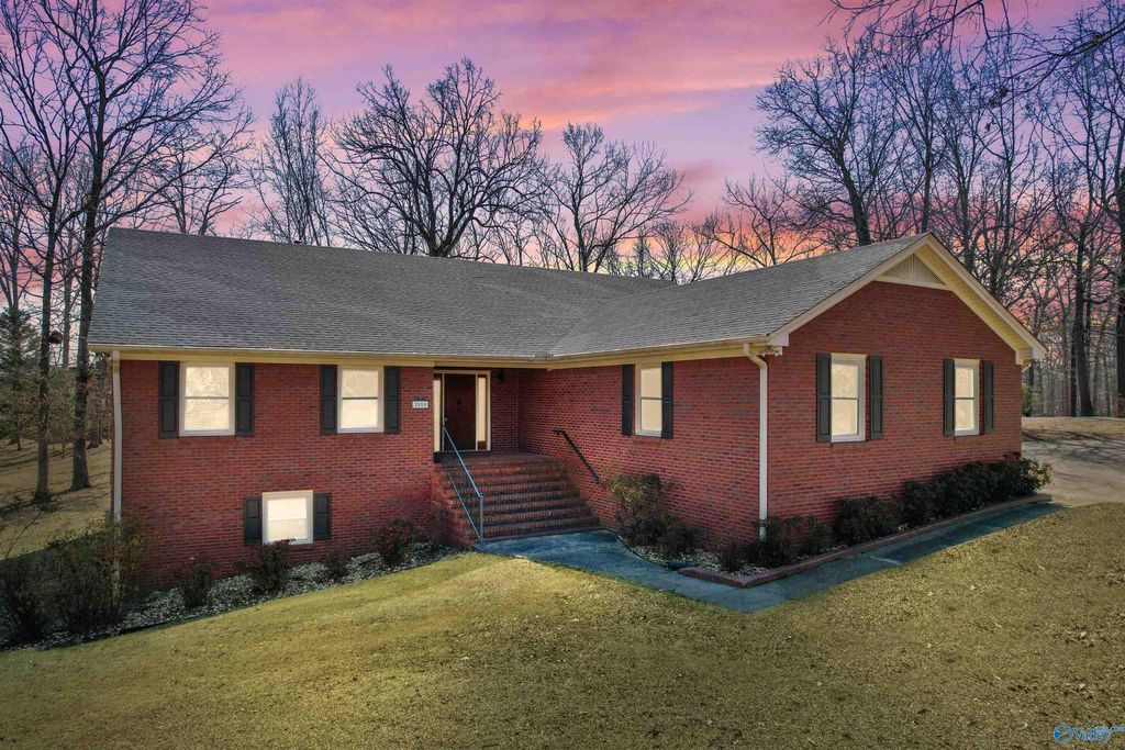 2050 Hickory Trail NE, Arab, AL 35016