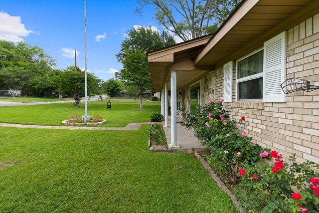 406 S Orchid Dr, White Oak, TX 75693