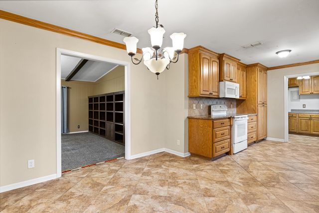 406 S Orchid Dr, White Oak, TX 75693
