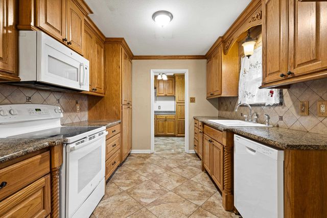 406 S Orchid Dr, White Oak, TX 75693
