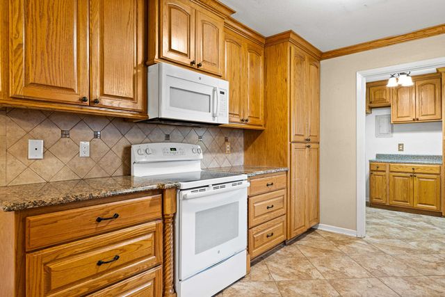 406 S Orchid Dr, White Oak, TX 75693