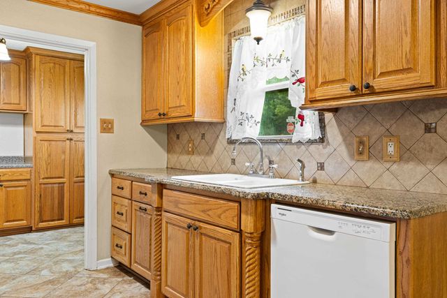 406 S Orchid Dr, White Oak, TX 75693