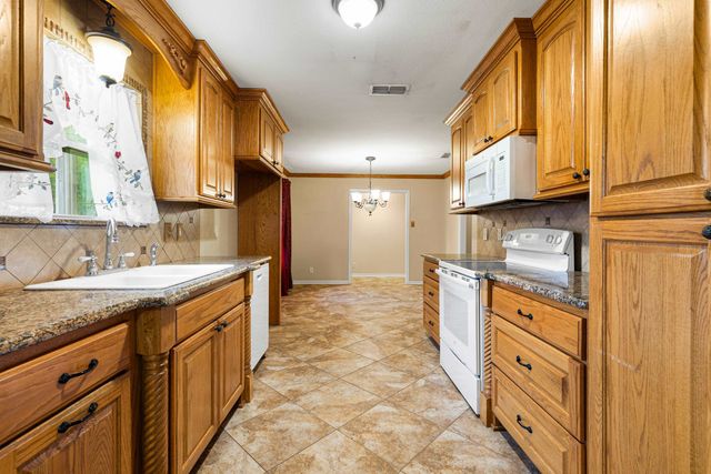 406 S Orchid Dr, White Oak, TX 75693