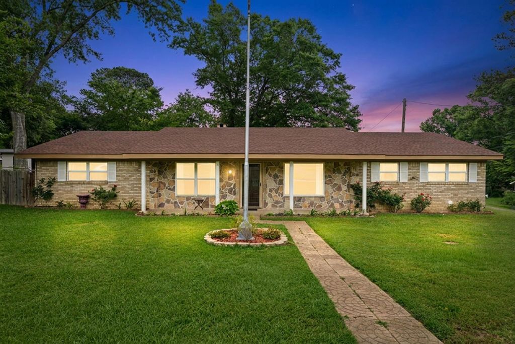 406 S Orchid Dr, White Oak, TX 75693