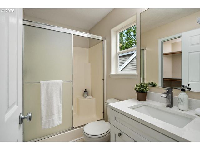 1277 Ne KINNEY St, Hillsboro, OR 97124