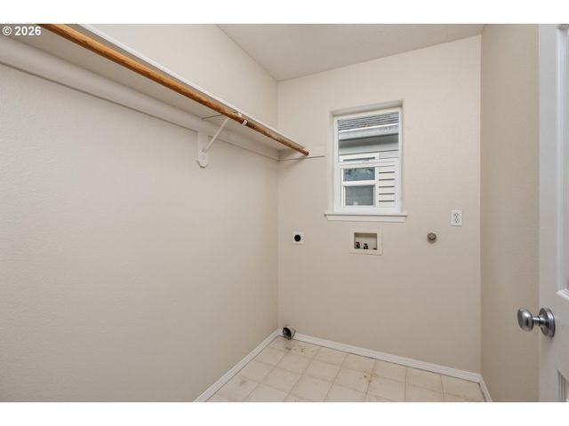 1277 Ne KINNEY St, Hillsboro, OR 97124