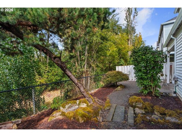 1277 Ne KINNEY St, Hillsboro, OR 97124