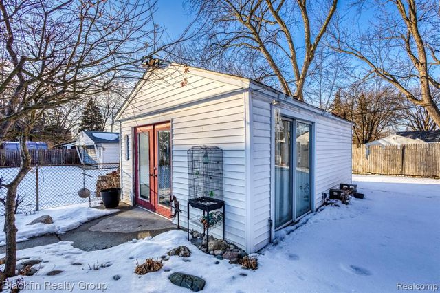 8441 Fisher Avenue, Warren, MI 48089