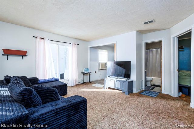 8441 Fisher Avenue, Warren, MI 48089