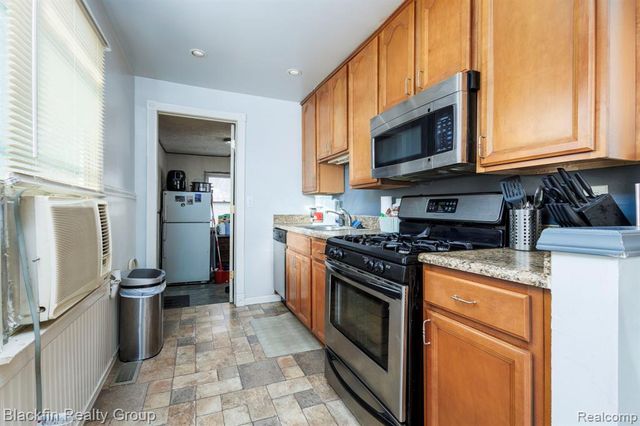 8441 Fisher Avenue, Warren, MI 48089