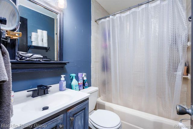 8441 Fisher Avenue, Warren, MI 48089