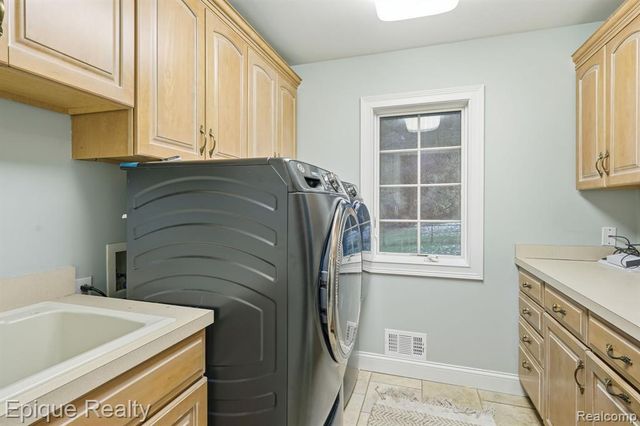 1 Chelsea Court, Metamora, MI 48455