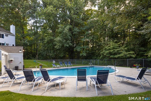 20 East Pembroke Road 22, Danbury, CT 06811