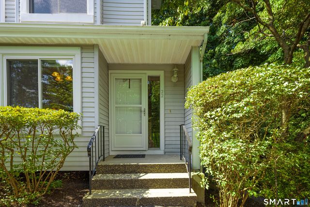 20 East Pembroke Road 22, Danbury, CT 06811