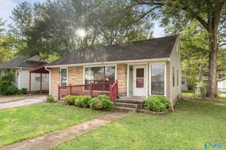 911 9th Avenue SE, Decatur, AL 35601