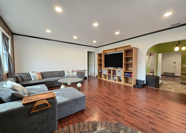 6 Shelley Drive, Middle Island, NY 11953