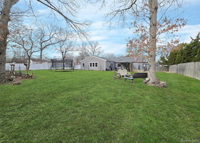 6 Shelley Drive, Middle Island, NY 11953