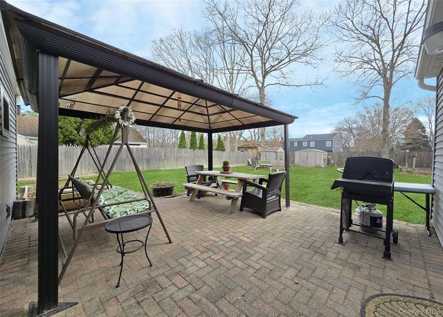 6 Shelley Drive, Middle Island, NY 11953