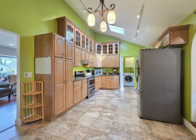 6 Shelley Drive, Middle Island, NY 11953