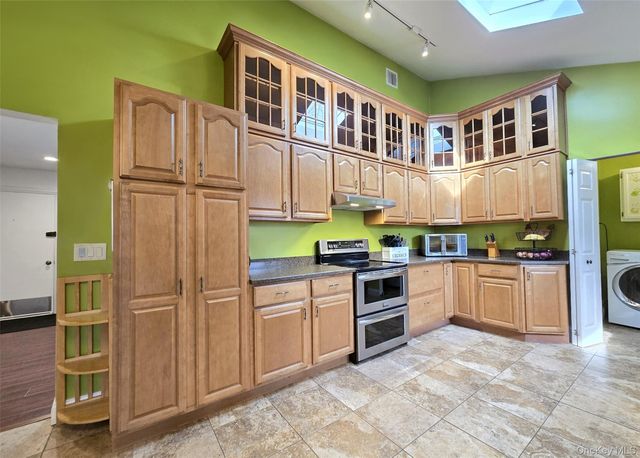 6 Shelley Drive, Middle Island, NY 11953