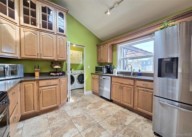 6 Shelley Drive, Middle Island, NY 11953