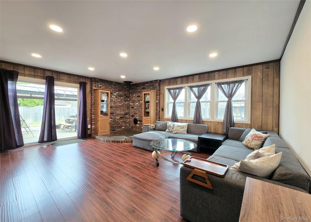 6 Shelley Drive, Middle Island, NY 11953