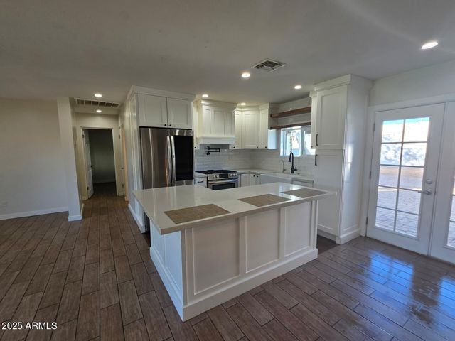 752 W 3RD Place, Mesa, AZ 85201