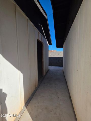 752 W 3RD Place, Mesa, AZ 85201