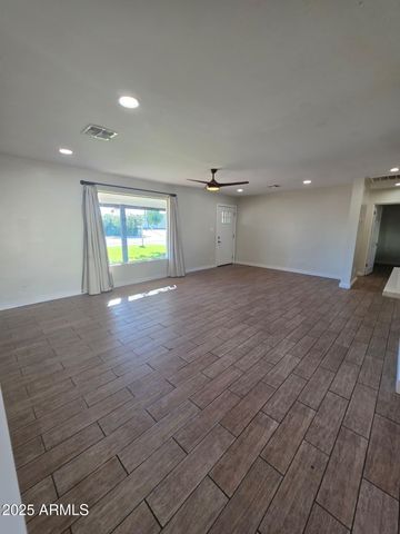 752 W 3RD Place, Mesa, AZ 85201