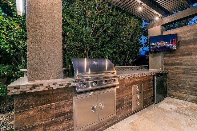 5742 Shadow Bend Drive, Las Vegas, NV 89135