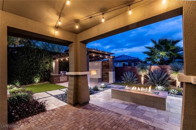 5742 Shadow Bend Drive, Las Vegas, NV 89135