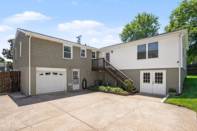 824 Roseview Dr, Nashville, TN 37206