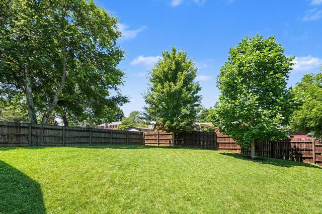 824 Roseview Dr, Nashville, TN 37206
