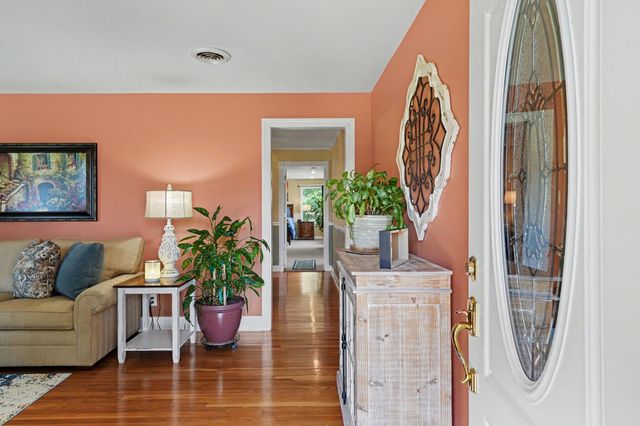 824 Roseview Dr, Nashville, TN 37206