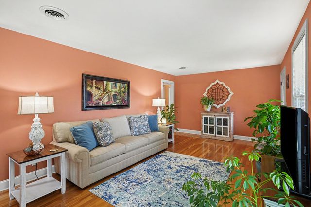 824 Roseview Dr, Nashville, TN 37206