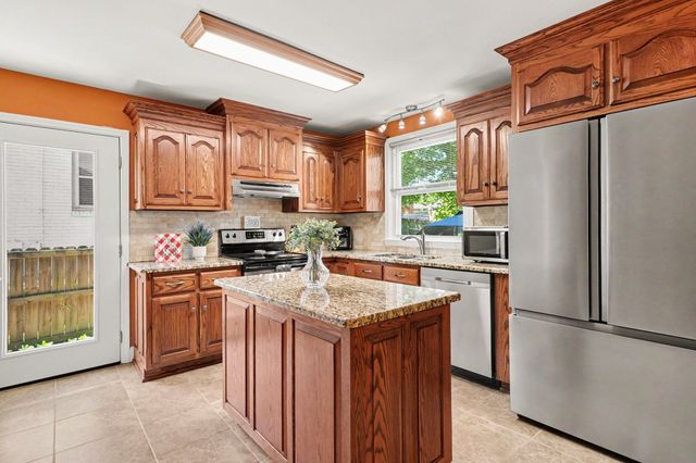 824 Roseview Dr, Nashville, TN 37206