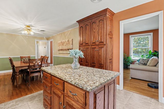 824 Roseview Dr, Nashville, TN 37206