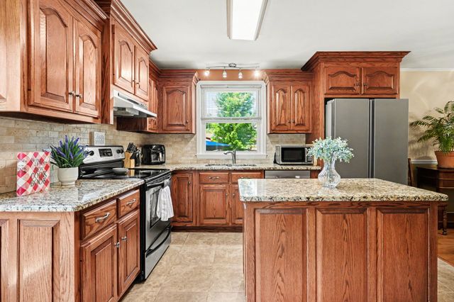 824 Roseview Dr, Nashville, TN 37206