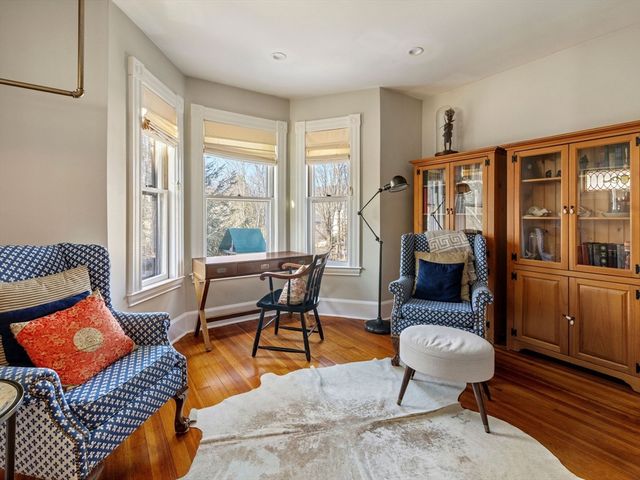 4 Latisquama Rd, Southborough, MA 01772