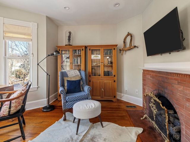 4 Latisquama Rd, Southborough, MA 01772