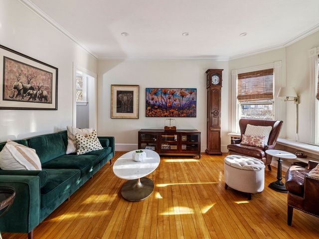 4 Latisquama Rd, Southborough, MA 01772