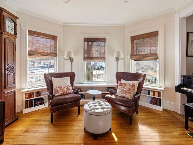 4 Latisquama Rd, Southborough, MA 01772