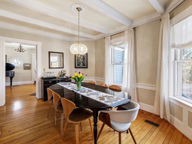 4 Latisquama Rd, Southborough, MA 01772